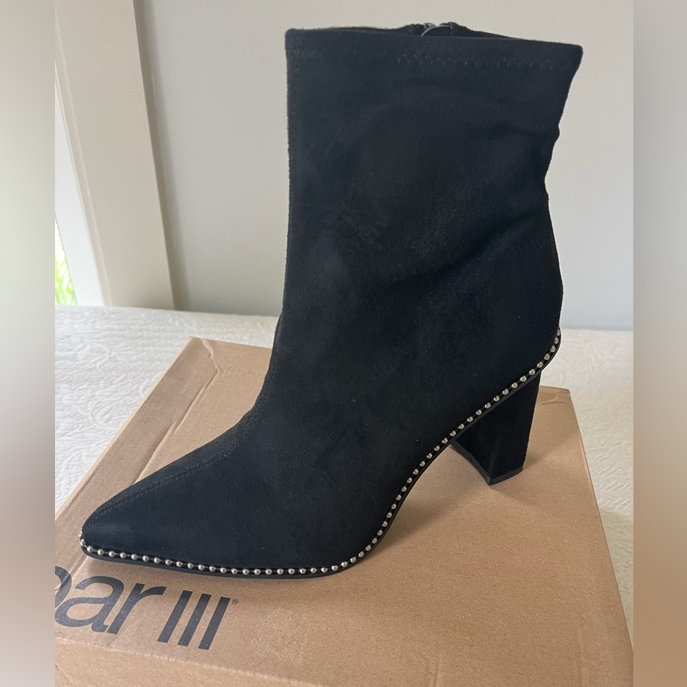 BarIII Layneef booties Size 9.5